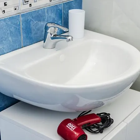 Stylish With Scenic Gardens By Pikhost Apartament *