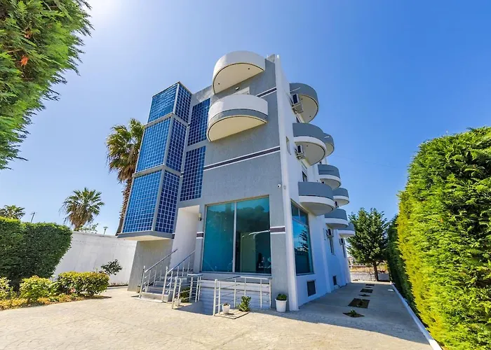 Apartment Stylish With Scenic Gardens By Pikhost *