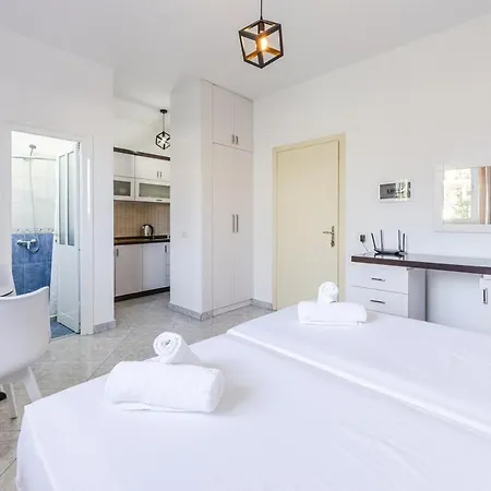 Stylish With Scenic Gardens * Golem (Tirana)