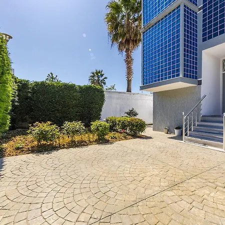 Stylish With Scenic Gardens By Pikhost