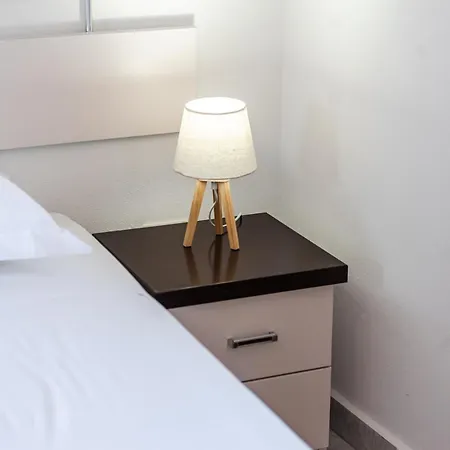 Apartment Stylish With Scenic Gardens *