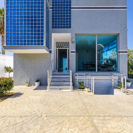 Stylish With Scenic Gardens By Pikhost Apartman Golem