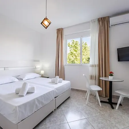 Stylish With Scenic Gardens By Pikhost