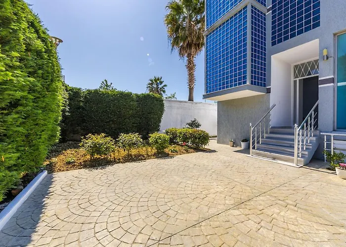 Stylish With Scenic Gardens By Pikhost