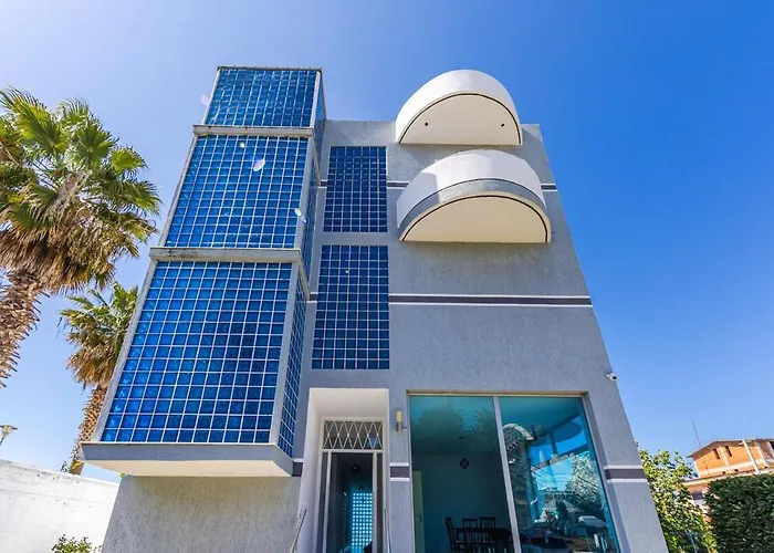 Stylish With Scenic Gardens By Pikhost Apartment *