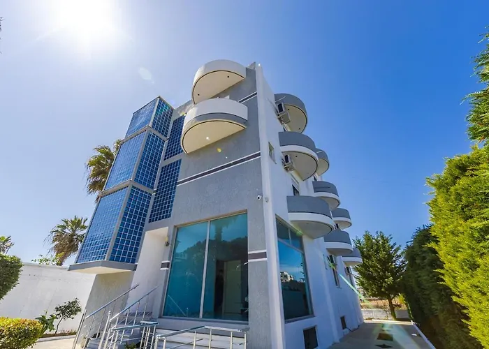 Stylish With Scenic Gardens By Pikhost