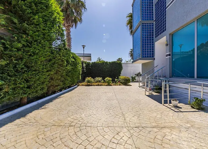 Apartment Stylish With Scenic Gardens By Pikhost